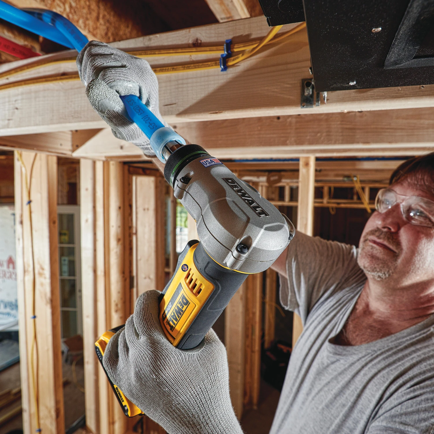 DeWalt DCE400D2 Cordless Expander Tool Kit 5 DeWalt DCE400D2 Cordless Expander Tool Kit - Image 3