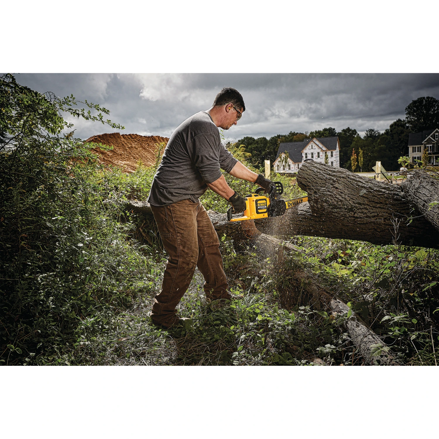 DeWalt DCCS670X1 Cordless Chainsaw Kit 5 DeWalt DCCS670X1 Cordless Chainsaw Kit - Image 3