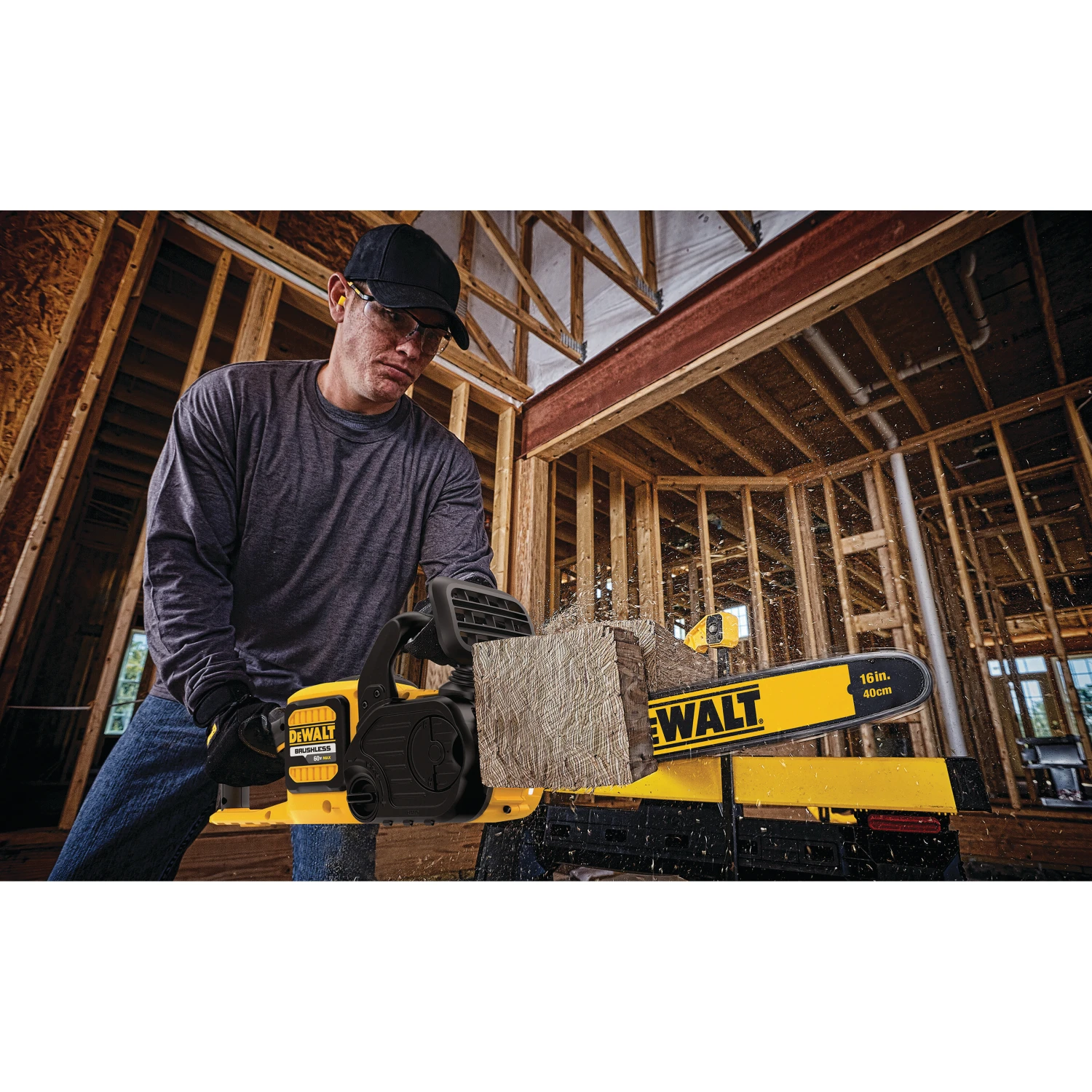DeWalt DCCS670X1 Cordless Chainsaw Kit 4 DeWalt DCCS670X1 Cordless Chainsaw Kit - Image 2